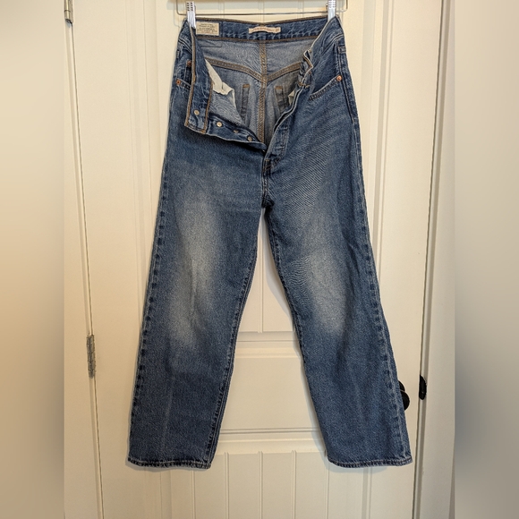 Levi's Ribcage Straight Ankle Jeans - Picture 7 of 9